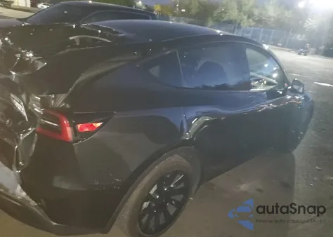 2024 Tesla Model Y из США, поврежденный, VIN 7SAYGDED5RF038259